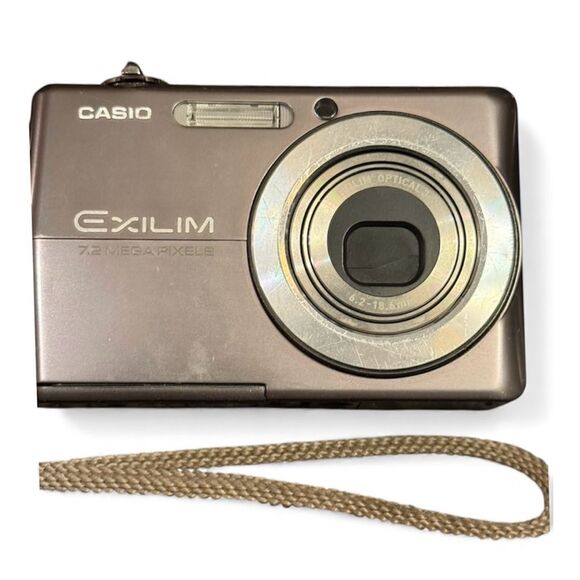 Casio Exilim EX-Z700 Digital Camera 7.2 Megapixel W/Docking Station Zoom - Picture 1 of 9